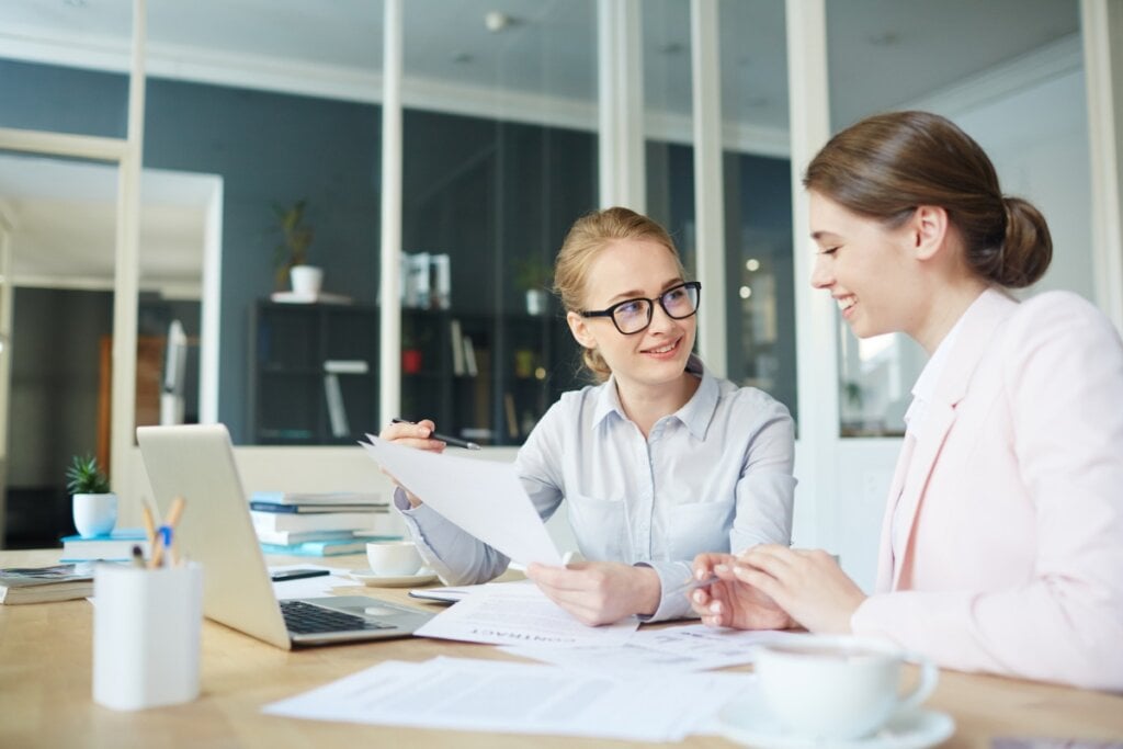 Acompanhamento com um contador garante que a transição tributária seja feita de maneira correta (Imagem: Pressmaster | Shutterstock)