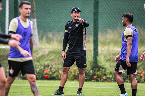 Thiago Carpini comanda o Vitória pela quarta rodada do Baianão