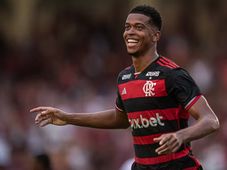 Imagem - Após receber proposta do Vitória, centroavante é afastado pelo Flamengo