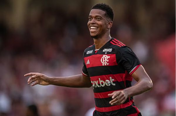 Atacante Carlinhos negocia a transferência do Flamengo para o Vitória