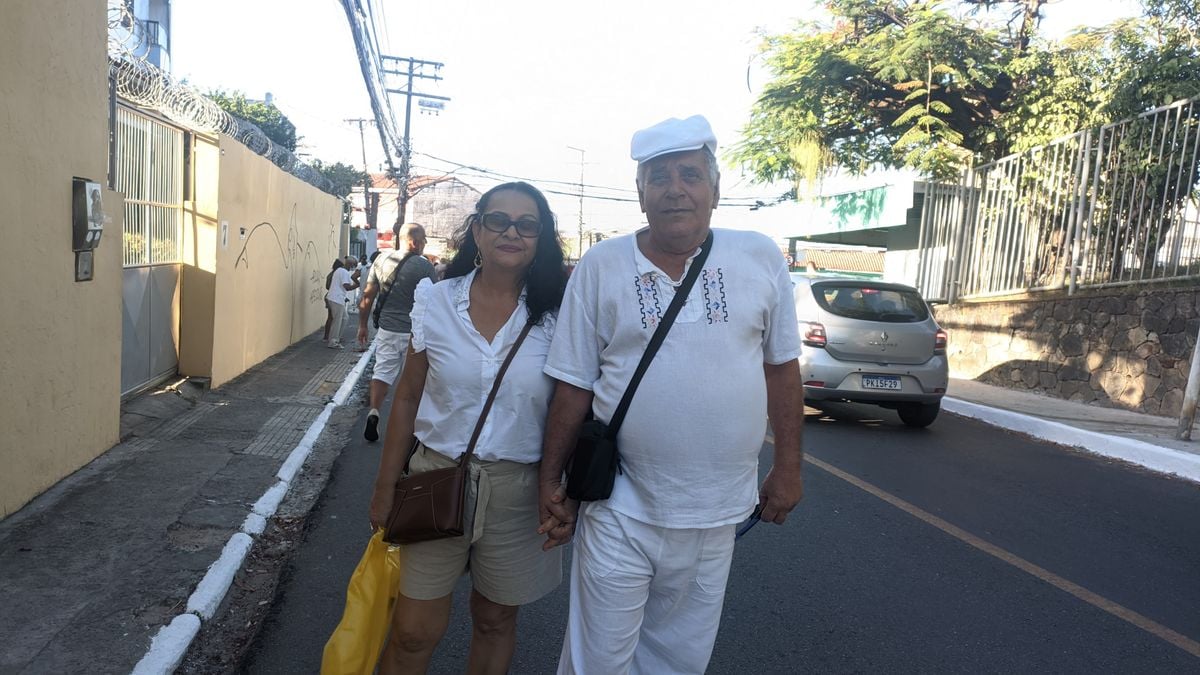 Homem que teve câncer na coluna diz que contrariou prognóstico e voltou a andar após promessa a São Lázaro