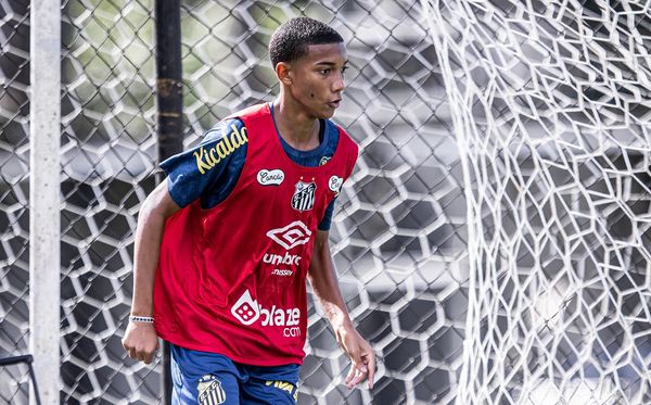 Juninho durante treino do Santos