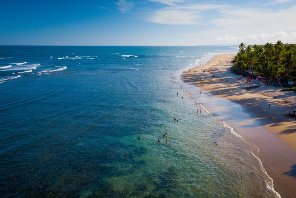 A Praia de Algodões atrai casais e famílias que buscam contato com a natureza (Imagem: Marcio I. Sa | Shutterstock)