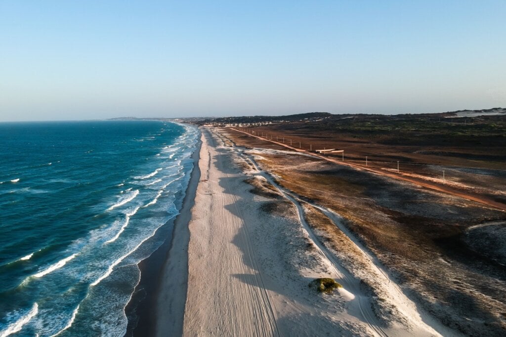 A Praia do Japão é ideal para quem procura águas tranquilas e ambiente familiar (Imagem: marcosmf121 | Shutterstock)