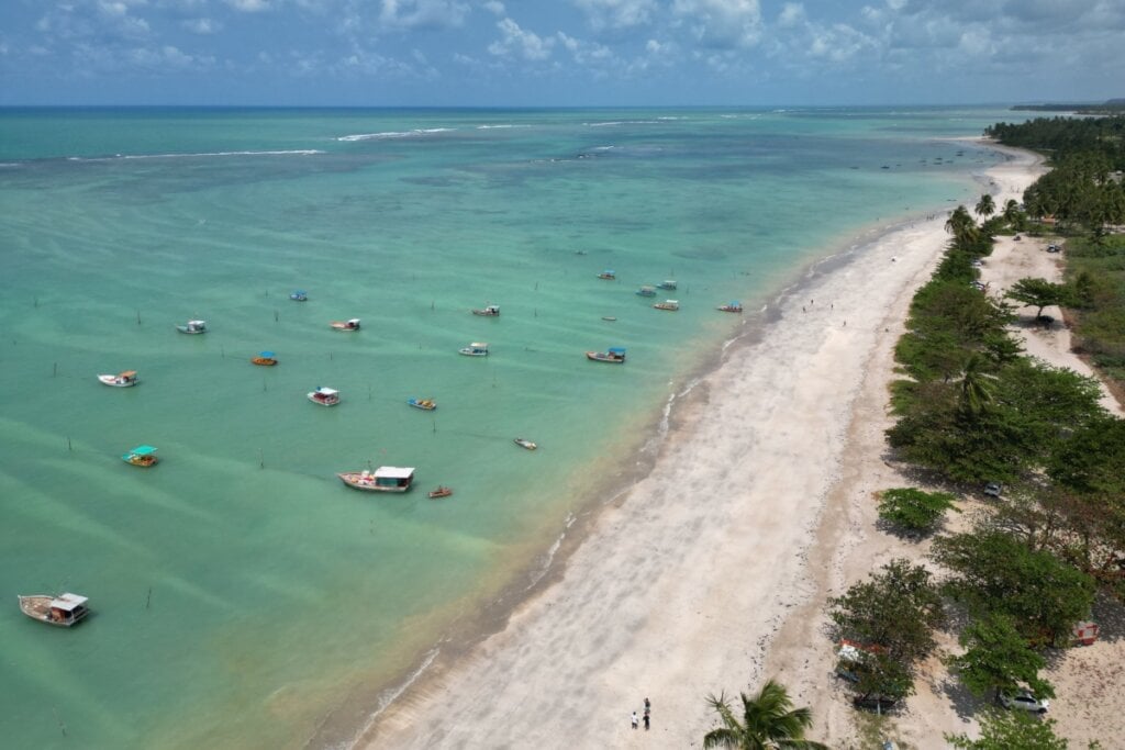 A Praia do Patacho é indicada para quem busca se desconectar (Imagem: Alcirayres | Shutterstock)