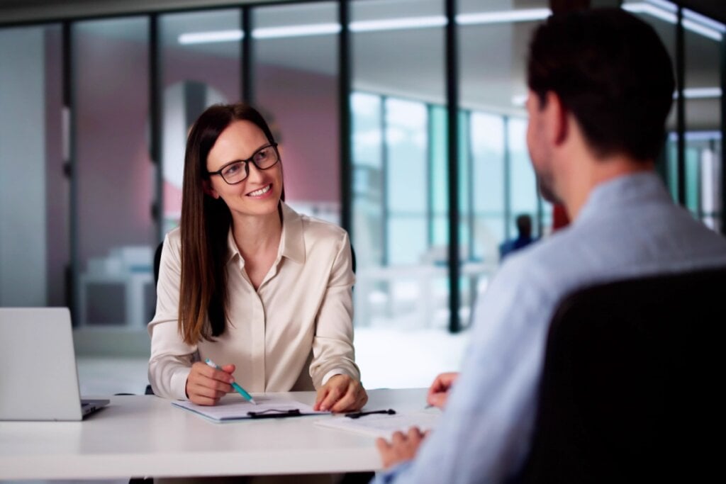 Esteja preparado para fazer perguntas sobre a cultura da empresa (Imagem: Andrey_Popov | Shutterstock)