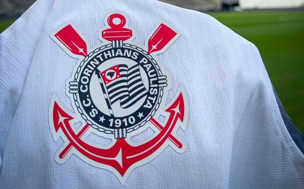 Ex-funcionário do Corinthians teve conversas de teor sexual com menores de idade