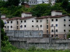 Imagem - Traficantes expulsam moradores do Minha Casa Minha Vida