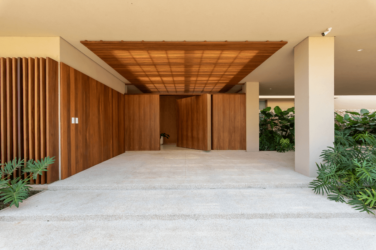 A madeira é um material versátil e pode ser usado como revestimento das paredes (Projeto: Paiva e Passarini Arquitetura | Imagem: Xavier Neto)