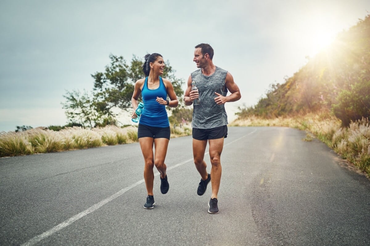 Algumas atividades físicas ajudam a melhorar a performance na corrida (Imagem: PeopleImages.com - Yu | Shutterstock)