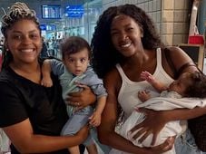 Imagem - Iza e Nala esbanjam simpatia com fãs em aeroporto na Bahia