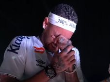 Imagem - O príncipe está de volta: Neymar se emociona em apresentação na Vila Belmiro