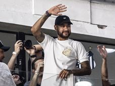 Imagem - Ele chegou! Neymar desembarca no Brasil para ser apresentado pelo Santos