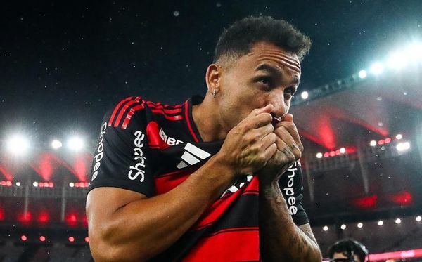 Danilo durante apresentação como jogador do Flamengo