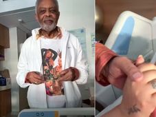 Imagem - Preta Gil recebe chamego de Gilberto Gil no hospital: 'Meu pai dormiu comigo apertadinho'