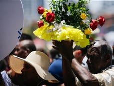 Imagem - Presente para Iemanjá pode custar até R$ 1,5 mil; saiba como é feito