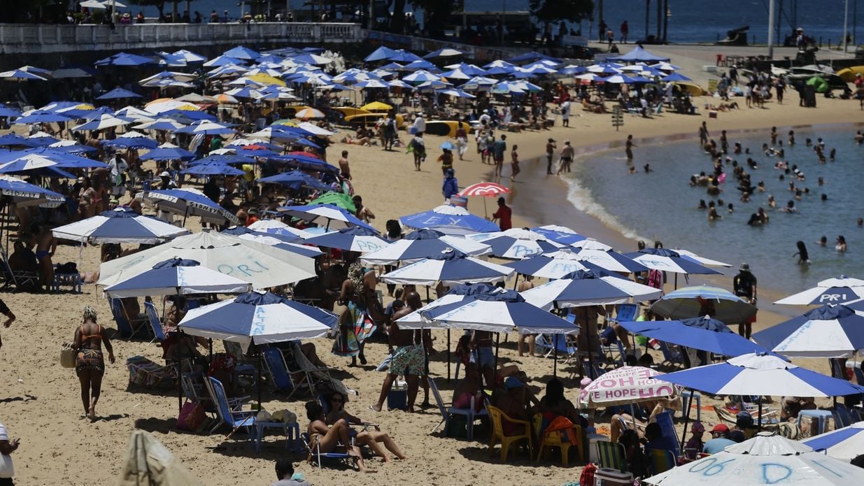 Imagem - Cadeiras e sombreiros dobram de preço no Porto da Barra após restrições