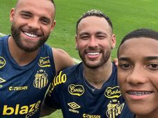 Imagem - Filho de Robinho vira protegido de Neymar no Santos: 'Cuidarei de você'