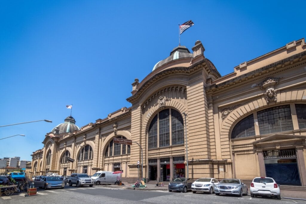 No Mercado Municipal é possível provar o famoso sanduíche com mortadela (Imagem: Diego Grandi | Shutterstock) 