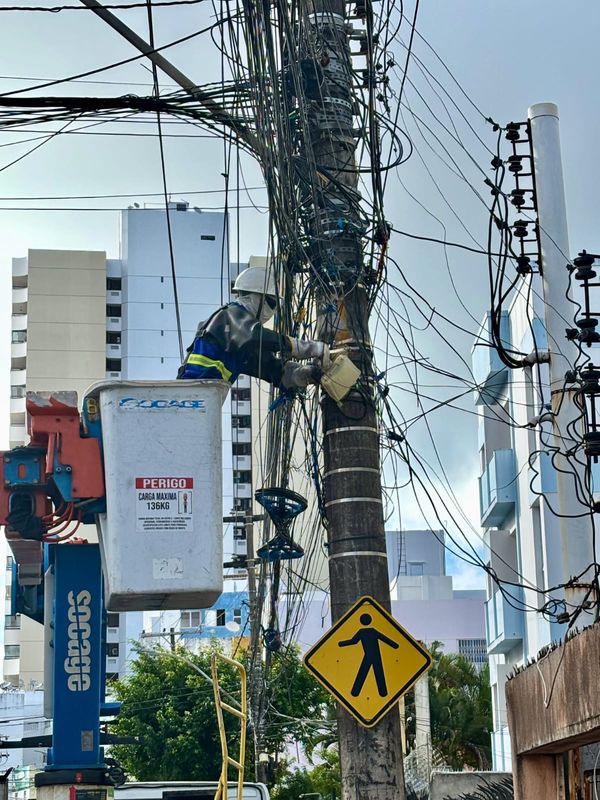 “Operação Gatonet” vai remover os cabos que causam o emaranhado de fios e incêndios