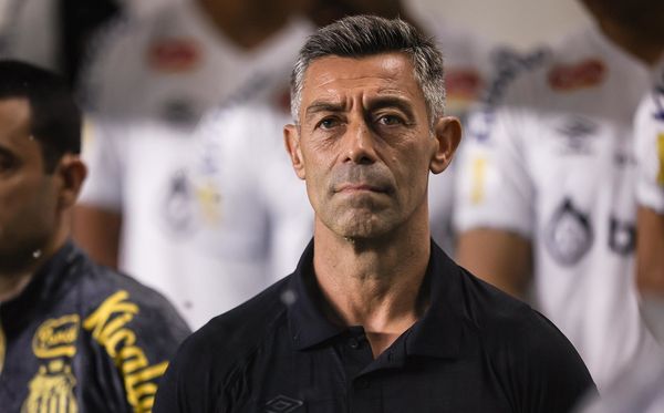 Pedro Caixinha no jogo Santos x São Paulo