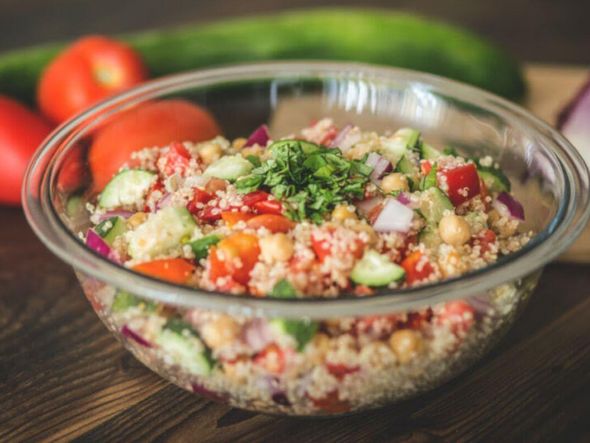 Imagem - 7 receitas de salada com quinoa para ajudar a emagrecer