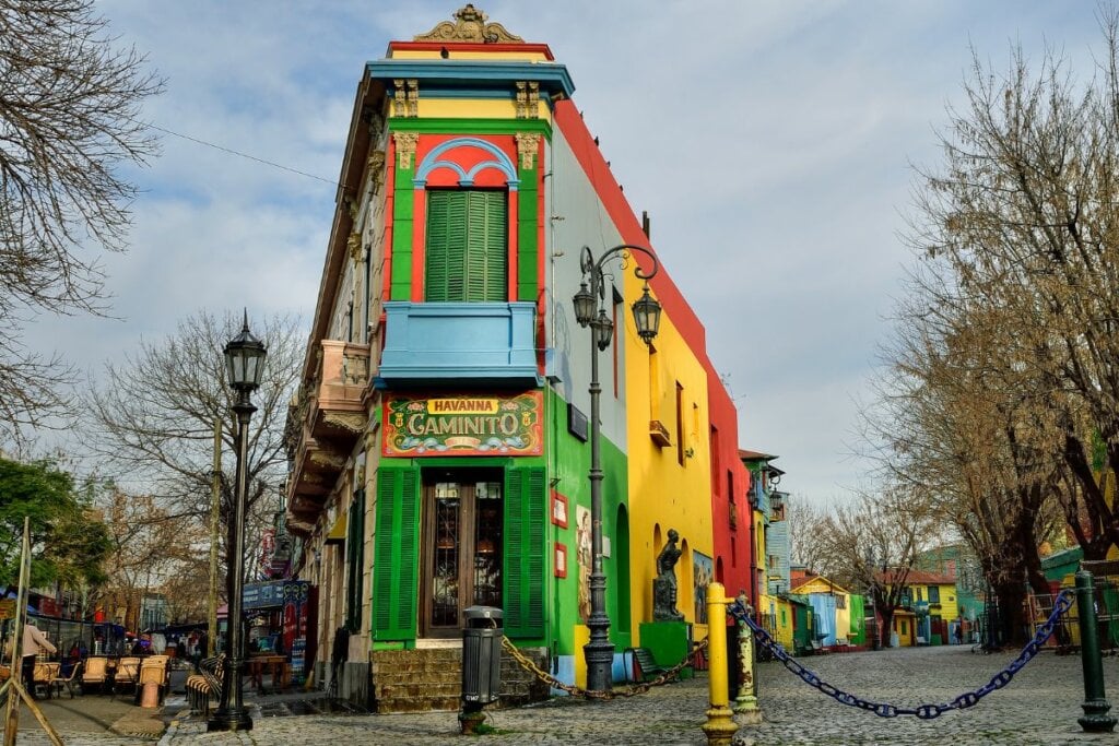 Buenos Aires tem passeios imperdíveis para qualquer hora do dia (Imagem: ItzaVU | Shutterstock)