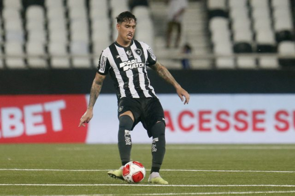 Lucas Halter em ação pelo Botafogo