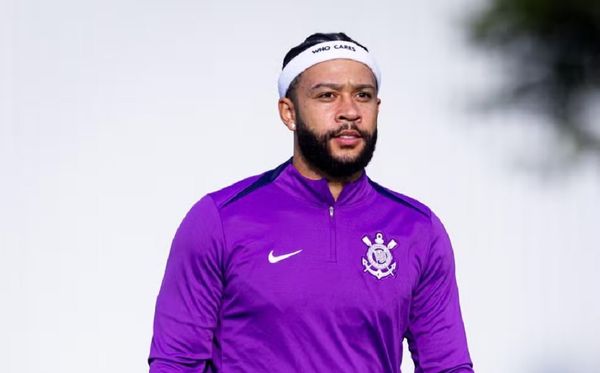 Memphis Depay em treino do Corinthians