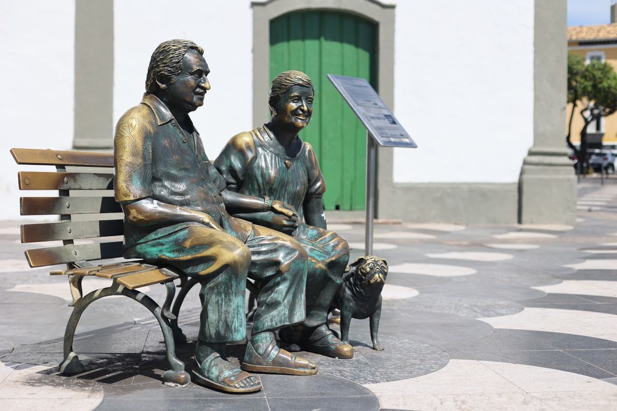 Monumento de Jorge Amado e Zélia Gattai no Rio Vermelho