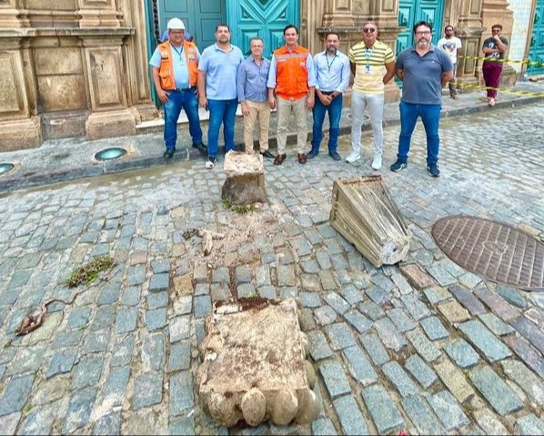 Pináculo retirado de uma das torres