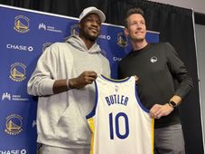 Imagem - Jimmy Butler homenageia Neymar e escolhe camisa 10 no Golden State Warriors