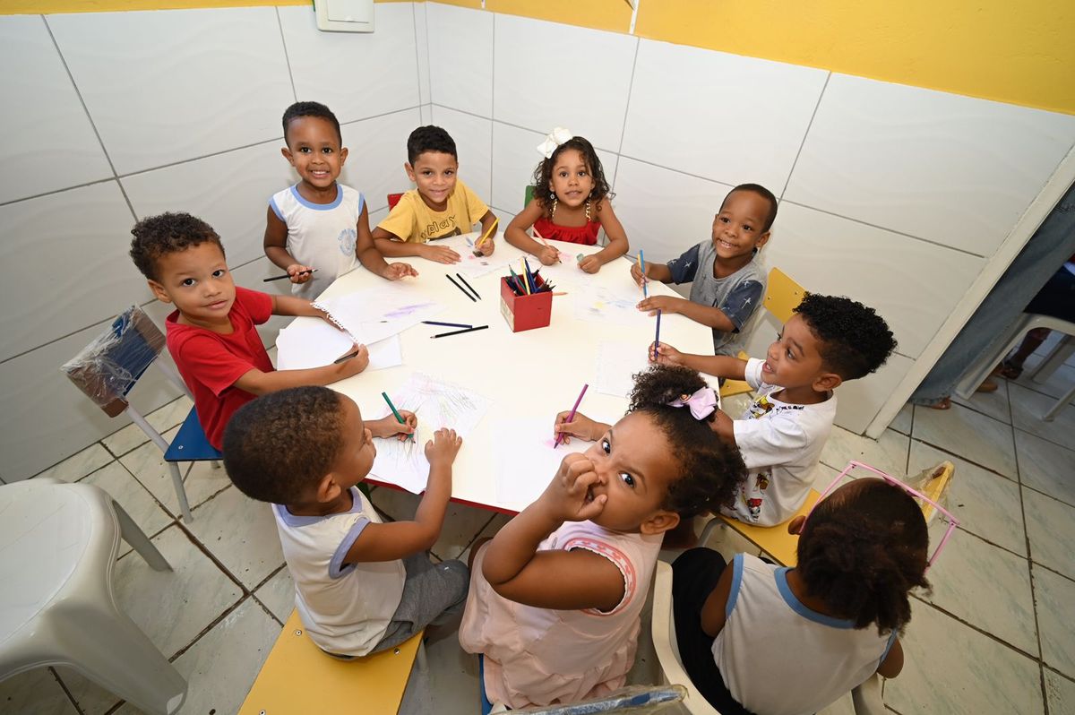 Crianças atendidas no Clube de Mães Creche