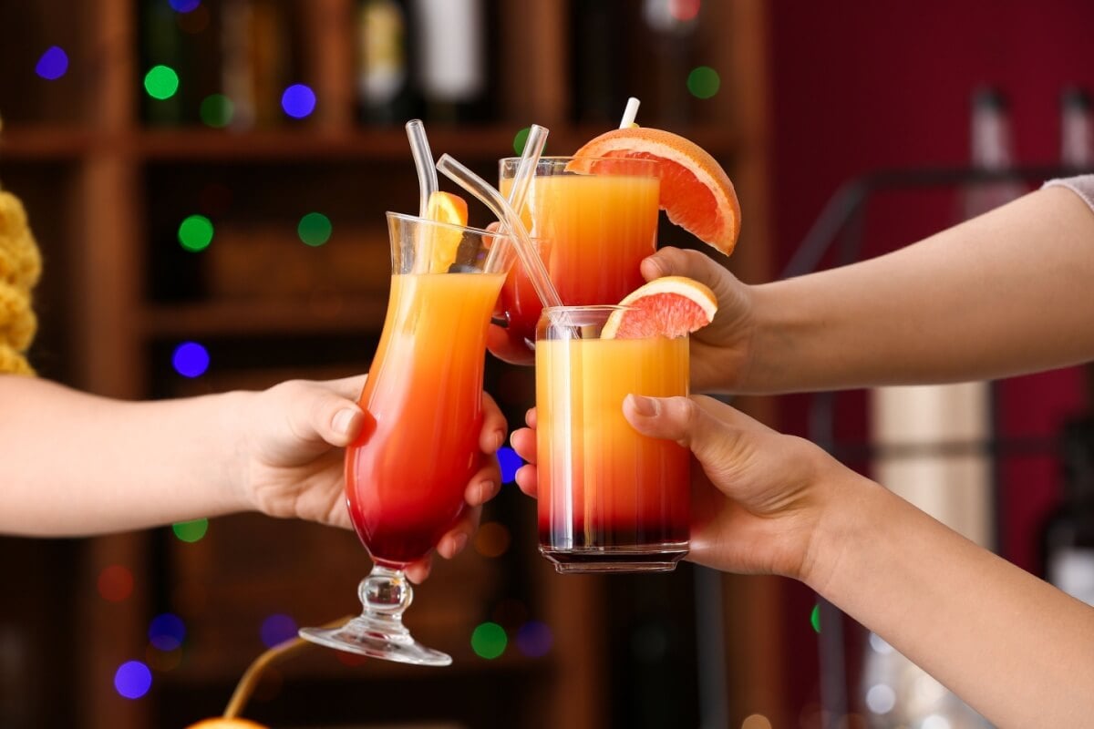 Drink arco-íris de Carnaval (Imagem: Pixel-Shot | Shutterstock)