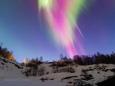 Imagem - Aurora boreal em forma de beija-flor é a imagem do dia da Nasa; veja foto