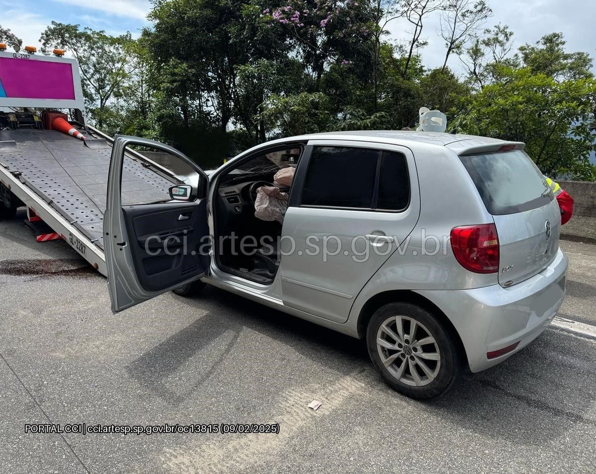 Carro da motorista que se chocou com o Renault Logan, em imagem capturada pela concessionária