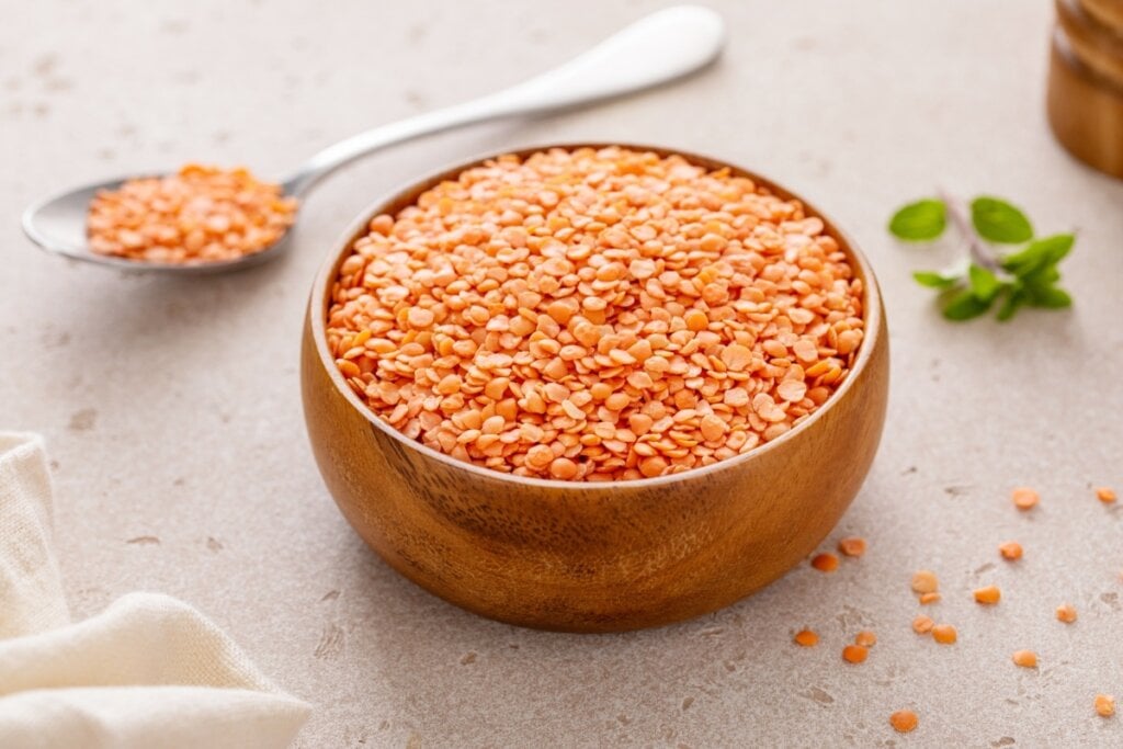 A lentilha é um alimento que ajuda na perda de peso (Imagem: Elena Veselova | Shutterstock) 