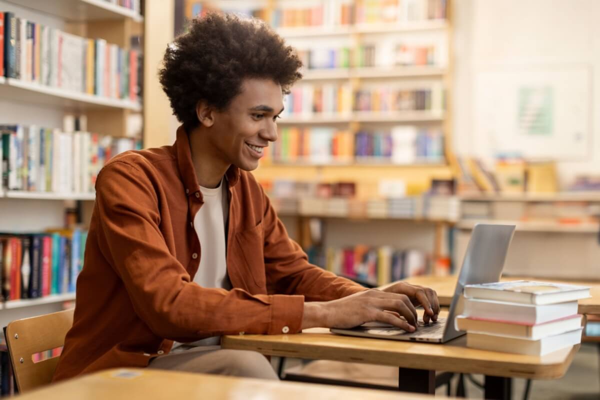É importante retomar os estudos com organização e disciplina (Imagem: fast-stock | Shutterstock) por Imagem: fast-stock | Shutterstock