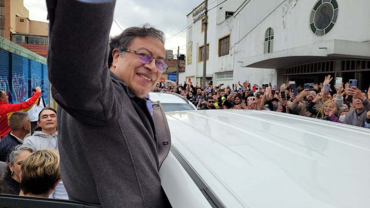 Bogotá Colombia 19 06 2022- Gustavo Petro, candidato de esquerda a presidencia da Colombia depois de votar hoje.foto RS