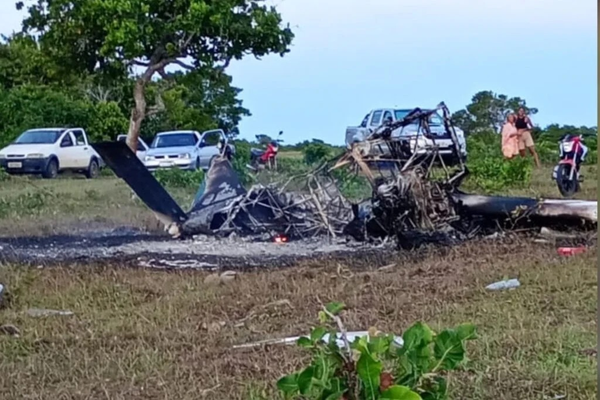 Queda de avião deixou dois mortos