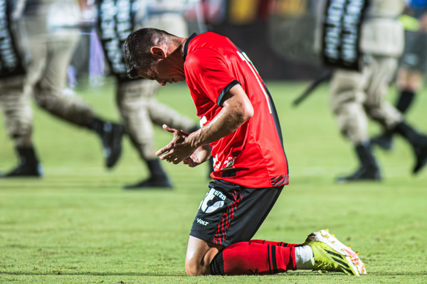 Vitória volta a campo contra o Ferroviário, pela Copa do Nordeste