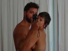 Imagem - 'Quanto mais nudes, melhor', diz Agatha Moreira ao postar fotos com Rodrigo Simas completamente nus