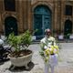 Imagem - Coroa de flores é colocada no Pelourinho após morte de turista em desabamento de igreja