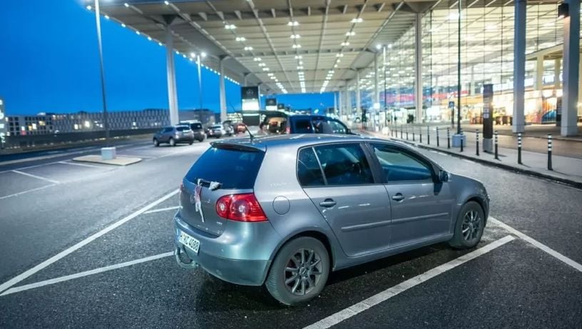 Imagem - Golf misterioso está há um ano em aeroporto e já deve R$ 1 milhão em estacionamento