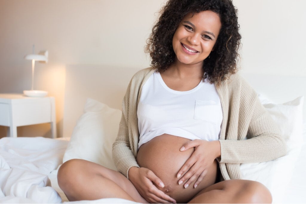 As alterações podem variar para cada paciente durante a gravidez (Imagem: Trendsetter Images | Shutterstock)