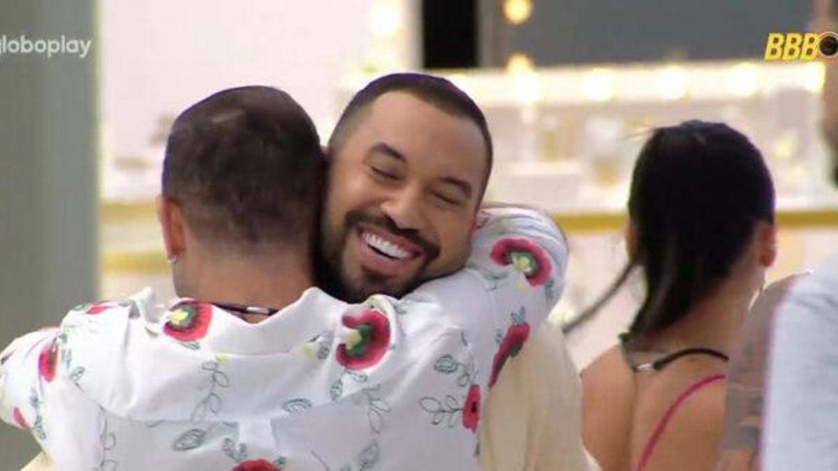 Gil foi recebido com carinho pelos brothers 