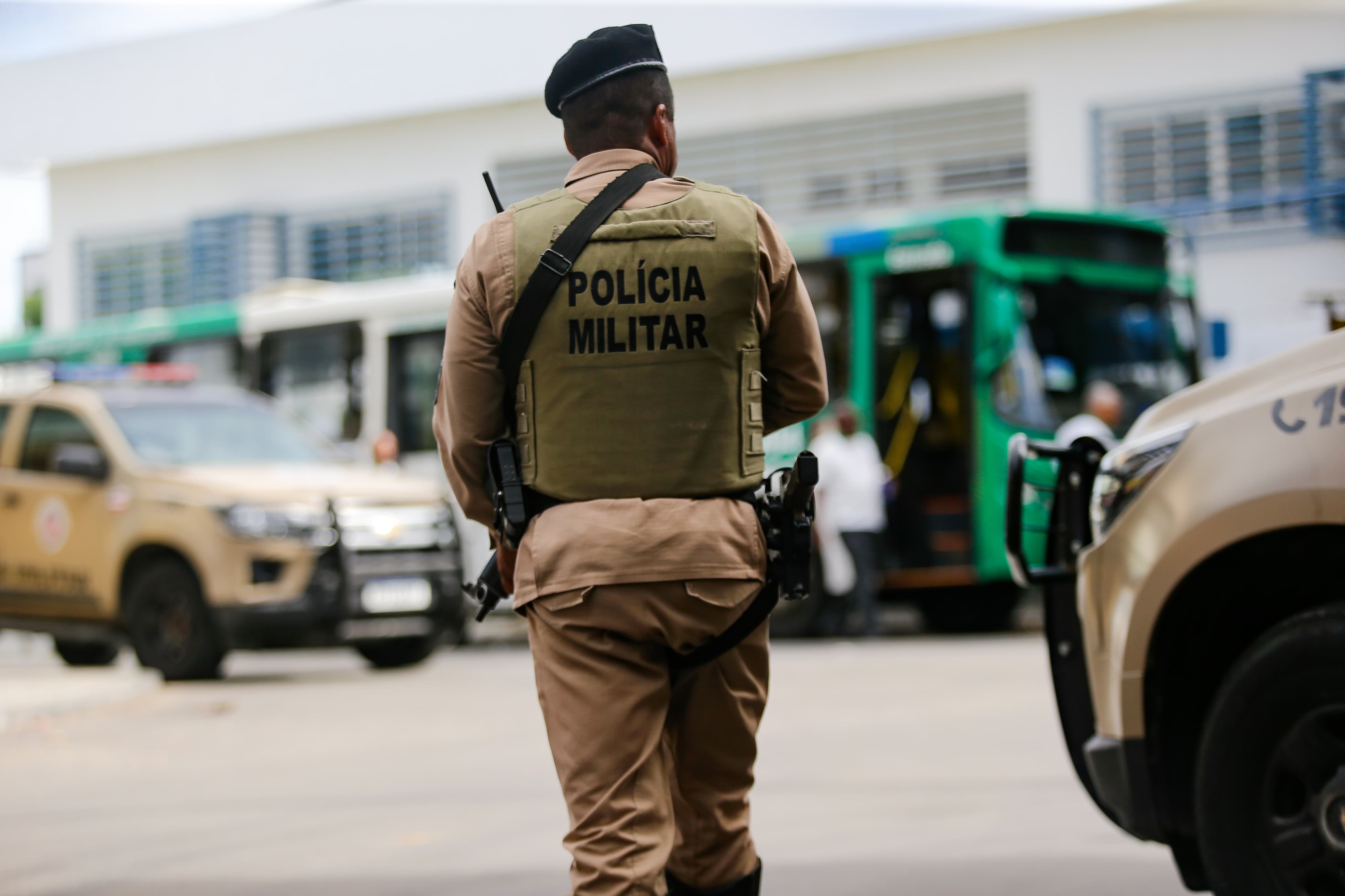 Polícia Militar em ação por Arisson Marinho/CORREIO