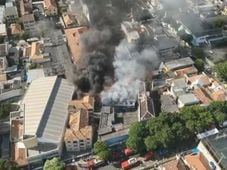 Imagem - Dez pessoas estão em estado grave após incêndio em fábrica no Rio