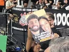 Imagem - Torcida do Corinthians provoca Neymar com gritos de 'Bruna Marquezine' e atacante reage; veja