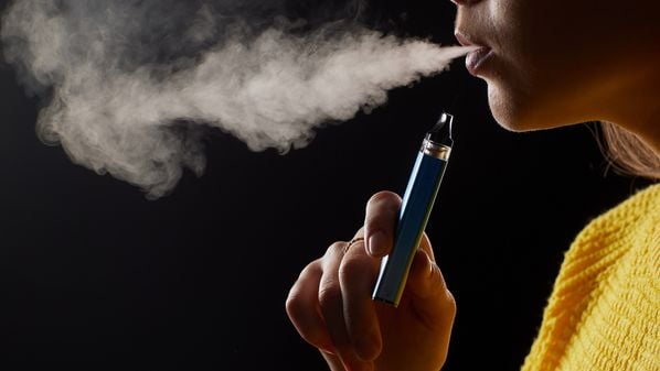 Cigarros eletrônicos circulam sem controle e Bahia deixa de arrecadar mais de R$ 500 milhões por ano em impostos, projeta estudo da USP